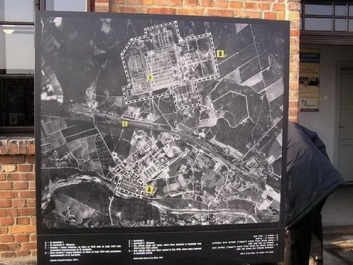 Auschwitzbesichtigung – Bild 1 von 95